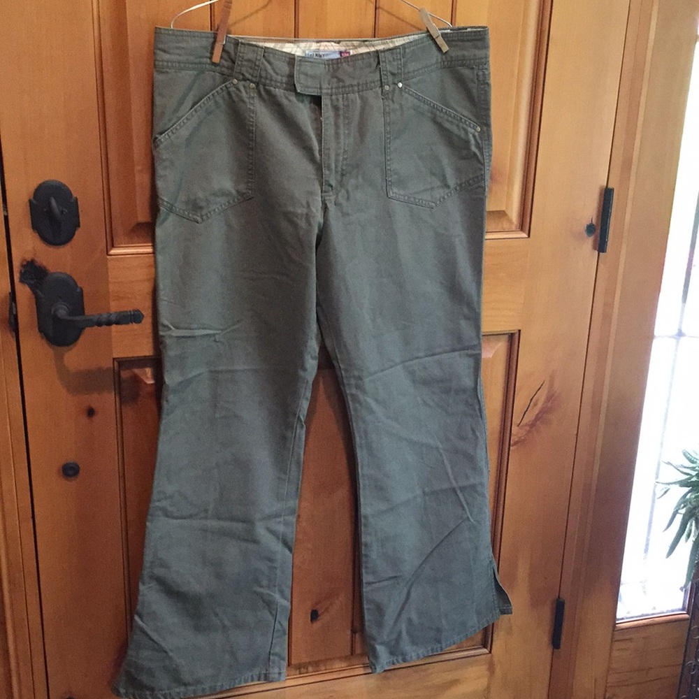 Woman’s Pants